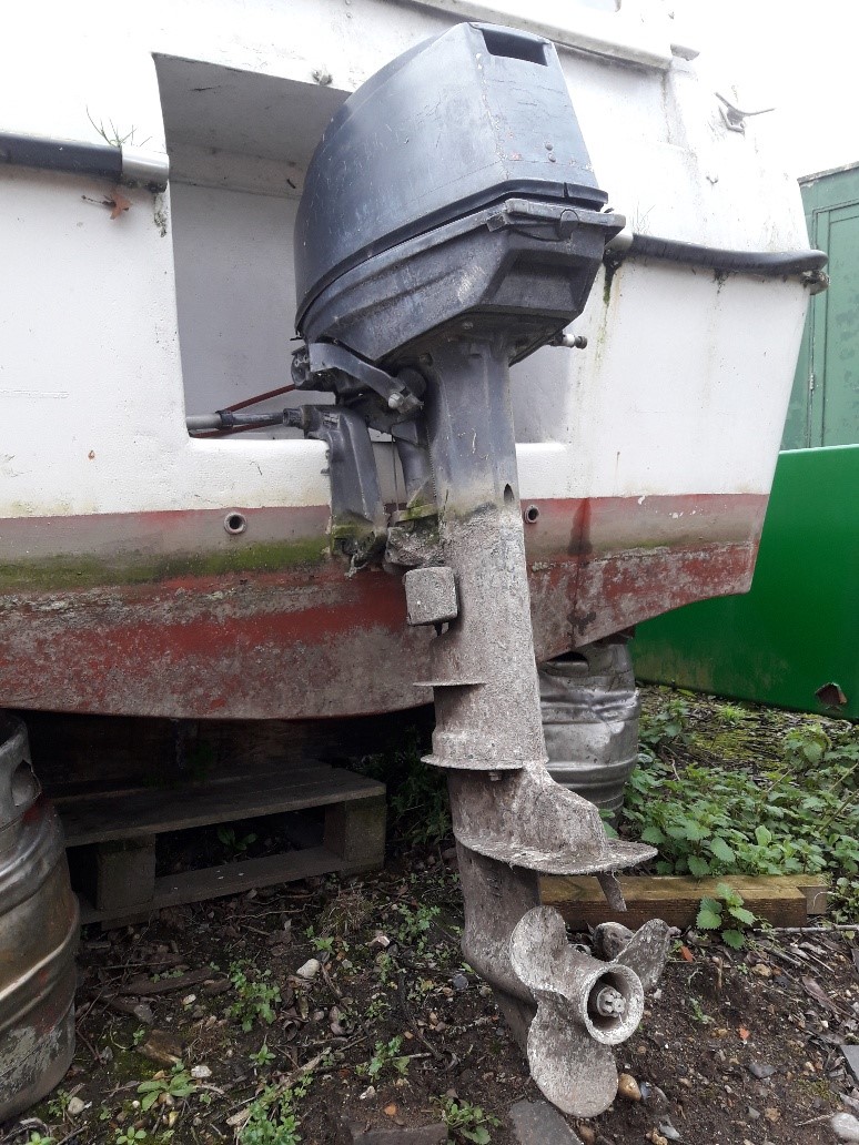 The outboard motor for sale